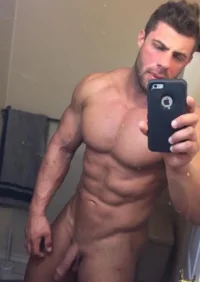 muscle-man-nude.webp