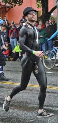 fotonackt.tumblr_black suit.webp