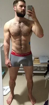 9849832c05b1bf28ff2d1d96e7ca52aa--barefoot-men-jake-gyllenhaal.webp