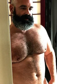 27045a101525f33b653cf47baf2d4832--big-men-hairy-chest.webp