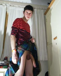 straight-man-biggest-cock-in-scotland-kilt-biggest-cock-768x958.webp