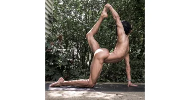 Naked-Yoga-Pictures-Men5642.webp