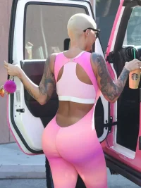 Amber-Rose-in-Pink-Spandex-Body-Suit--09-662x883.webp