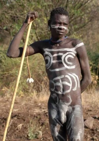 fddf0d6850c93c336f9a1abf26408ce0--native-girls-surma.webp