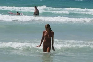 girls-frolicking-in-the-surf-22.webp