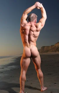 02071 Naked Muscular Man (7).webp
