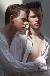 Dahinten twins.webp