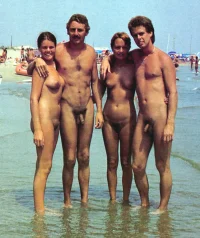 vintage-nudist-group-23.webp