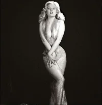 pin-up-girl-betty-brosmer.webp