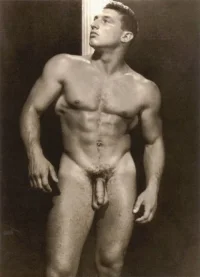 vintage-bodybuilder-charles-curtis-naked-420x581.webp