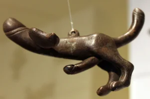 0100_Fascinum_phallischer_Glücksbringer_Altes_Museum_Berlin_02_anagoria.webp