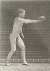 Nude_man_throwing_an_iron_disk_(rbm-QP301M8-1887-307a_2).webp