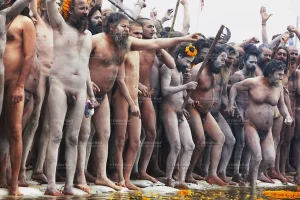 0017-india-allahabad-maha-kumbh-mela-naga-sadhus-worship-ganges-royal-bath-ax-nudity-penis-2013.webp