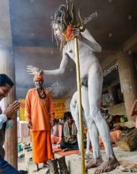sadhu-naga-baba-segen-mann-varanasi-dkxfaj.webp