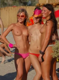 beach-boobs-20.webp