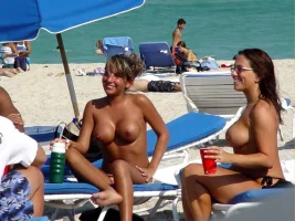 beach-boobs-57.webp